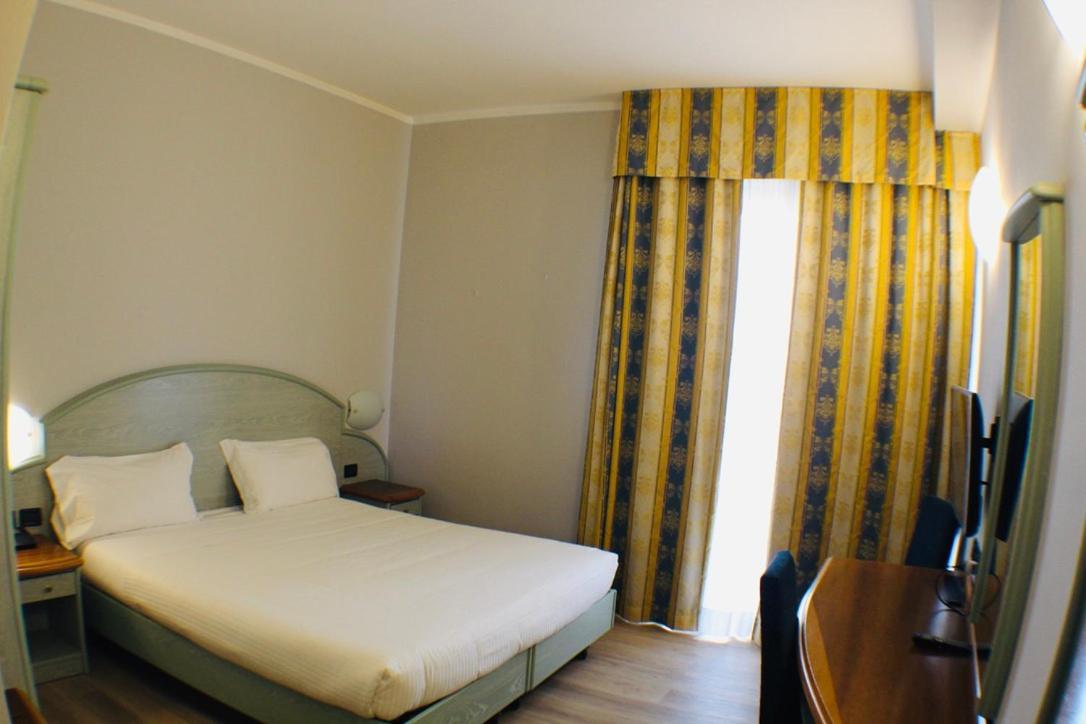 Hotel Europa Milano Rosate Exterior foto