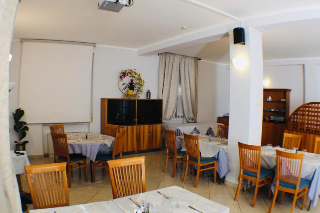 Hotel Europa Milano Rosate Exterior foto