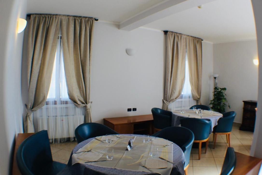 Hotel Europa Milano Rosate Exterior foto